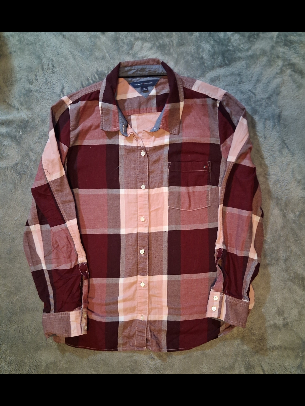 Ladies Tommy Hilfiger Plaid Button Down Shirt. Large in Burgundy and Pink Colors